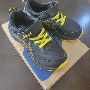 Boys shoes